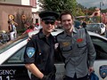 Git beschützt von netten Polizisten ;-) (Movie Park Germany, Bottrop-Kichhellen, 2006)